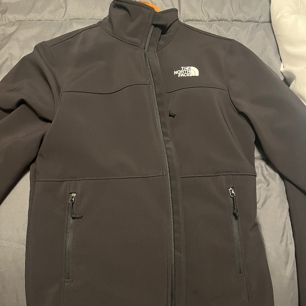The North Face women’s windwall jacket